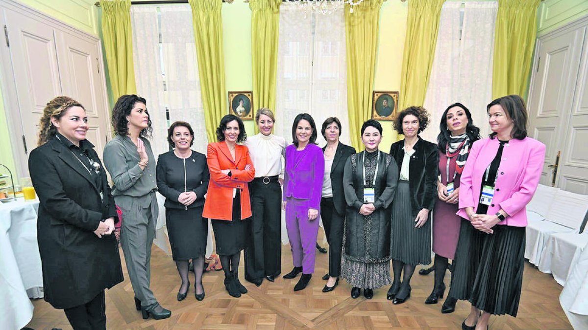 Maria Ubach amb la resta de ministres.