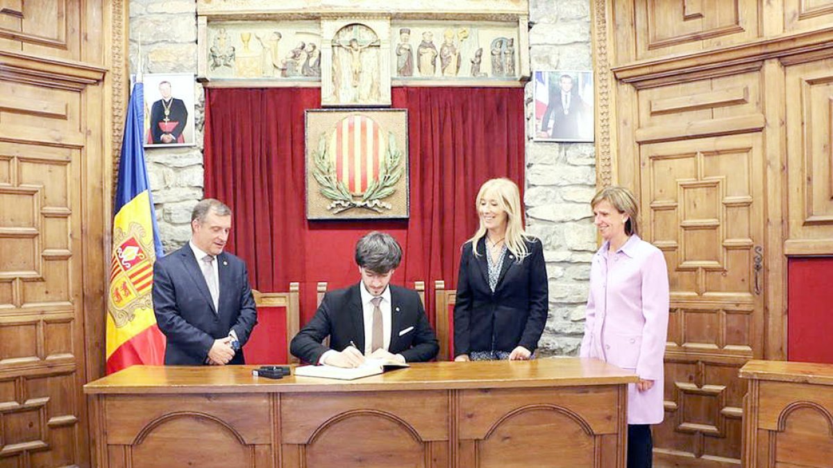 Els síndics amb els cònsols lauredians.