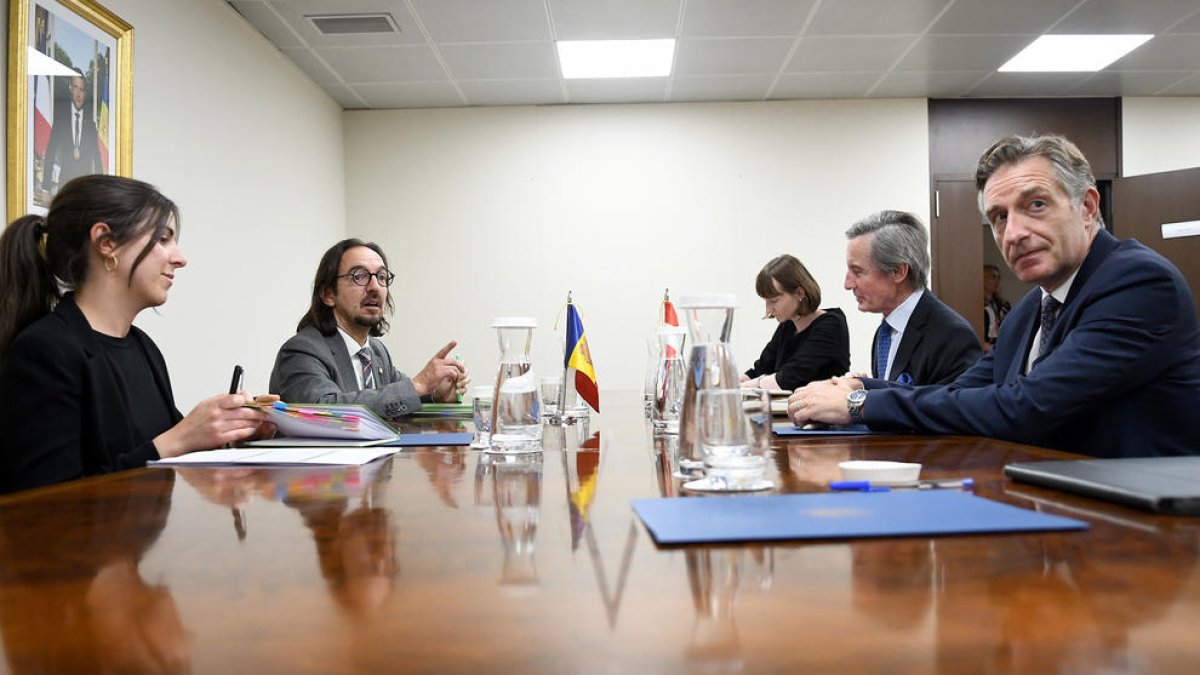 Reunió amb el secretari general de relacions exteriors d'Austria