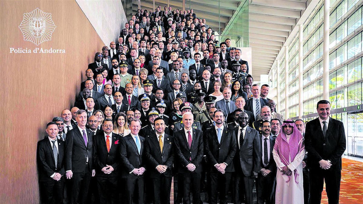 Participació en una cimera de la Interpol