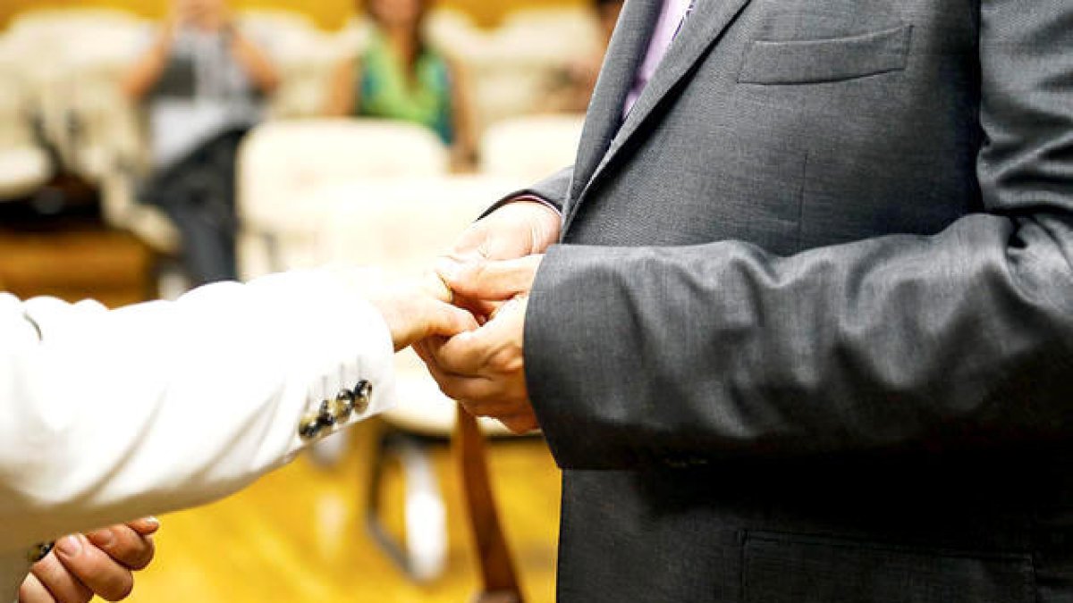Un casament civil a Andorra la Vella.