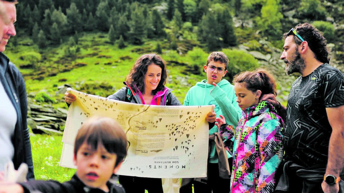Una de les famílies que ha fet la ruta aquest cap de setmana.