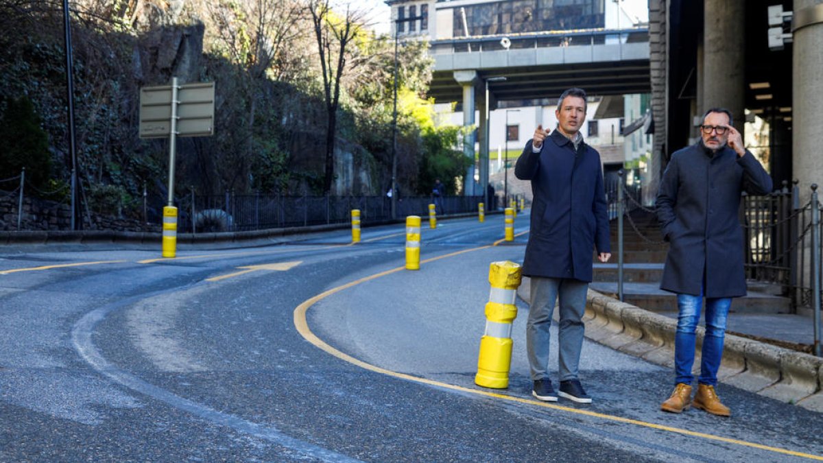 El cònsol menor, David Astrié, i el ministre de Territori i Habitatge, Víctor Filloy.