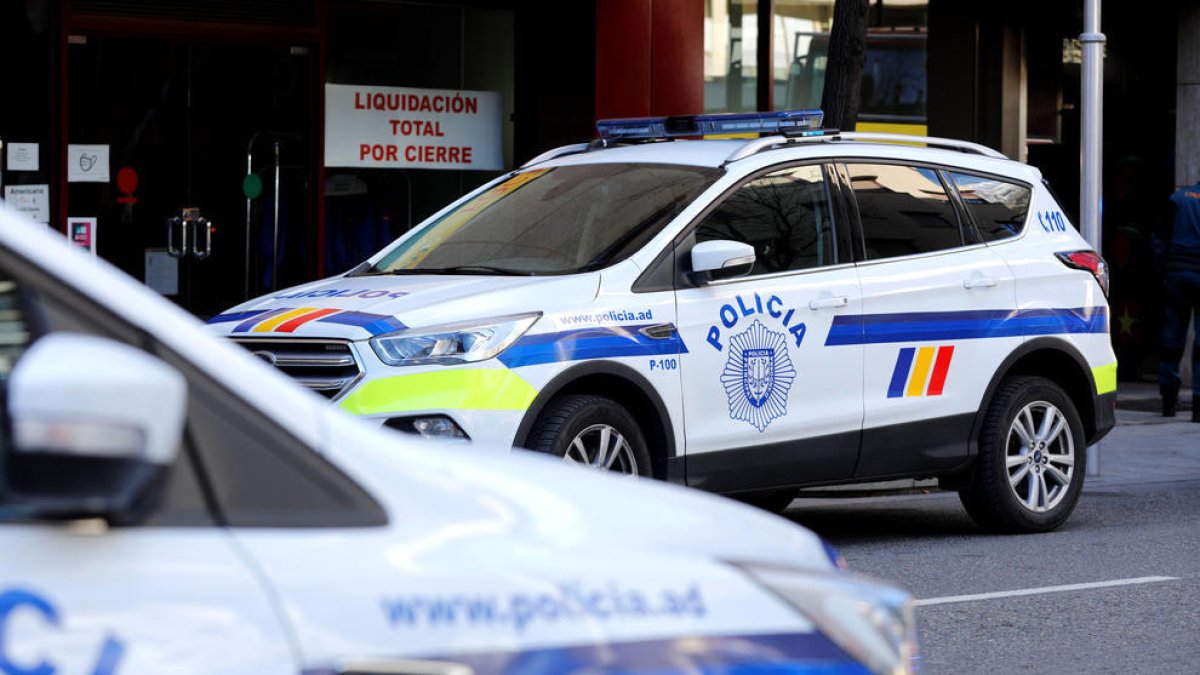 Vehicles de la policia.