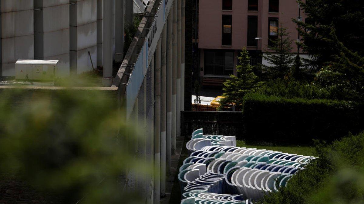 Material que s'instal·larà a la piscina.