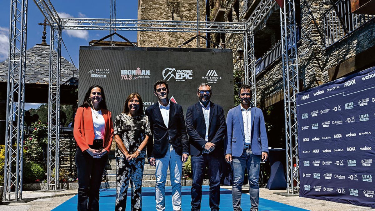 Olga Molné, Conxita Marsol, Josep Àngel Mortés, Agustí Pérez i David Astrié, ahir a la presentació a Ordino.