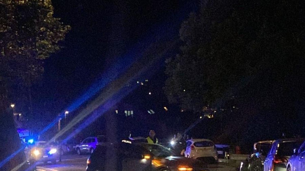 El cotxe accidentat a la carretera dels Cortals d'Encamp