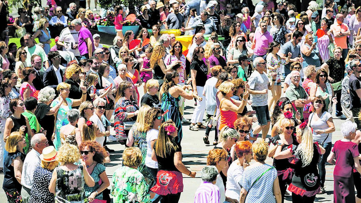 La plaça Vinyes, plena ahir.