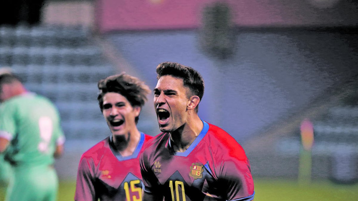 Berto Rosas crida amb entusiasme el gol aconseguit amb la sub 21 contra Bielorússia.
