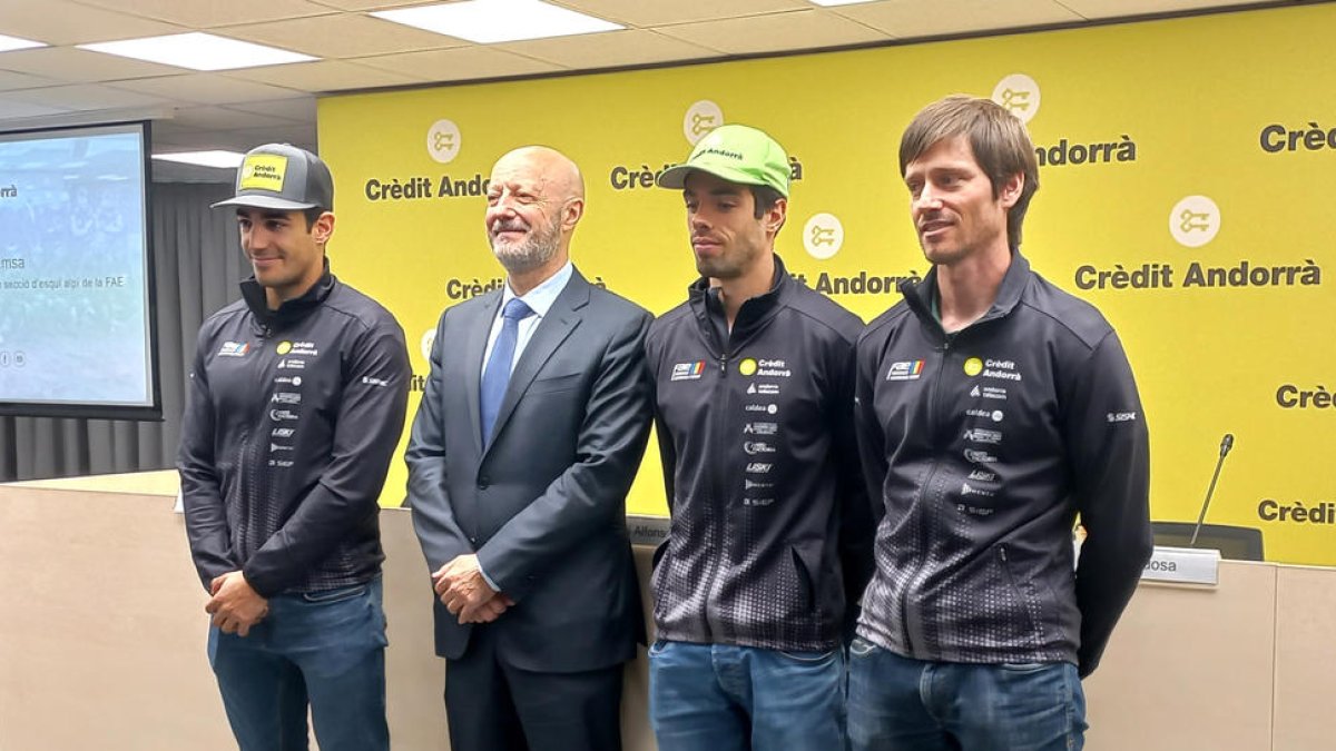 Joan Verdú, Martí Alfonso, director d'àrea de negoci de Crèdit Andorrà, Roger Vidosa i Axel Esteve, ahir.