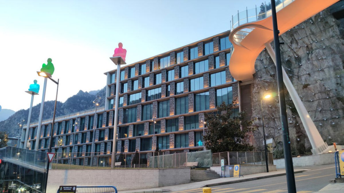 El viaducte, tallat al trànsit.