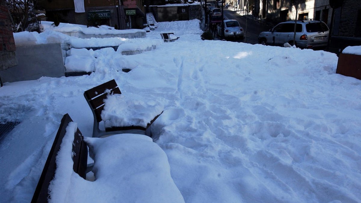 Neu acumulada al carrer.