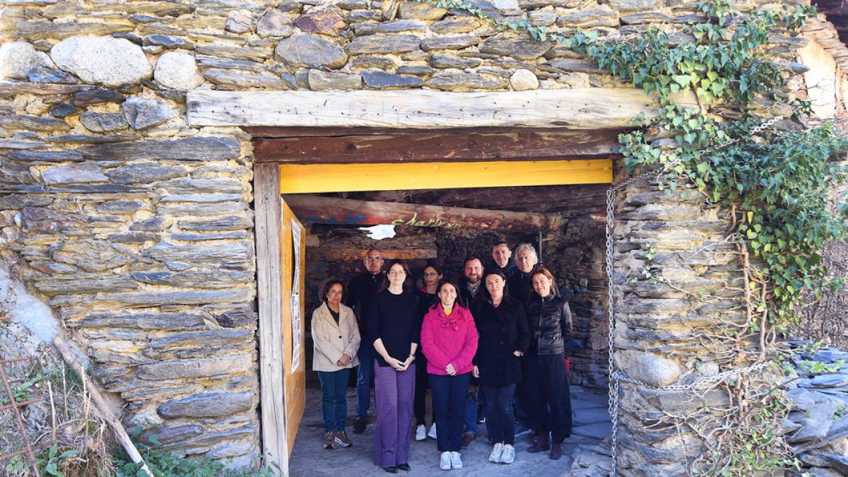 Visita a les obres de rehabilitació del colomer de Cotxa, a les Bons
