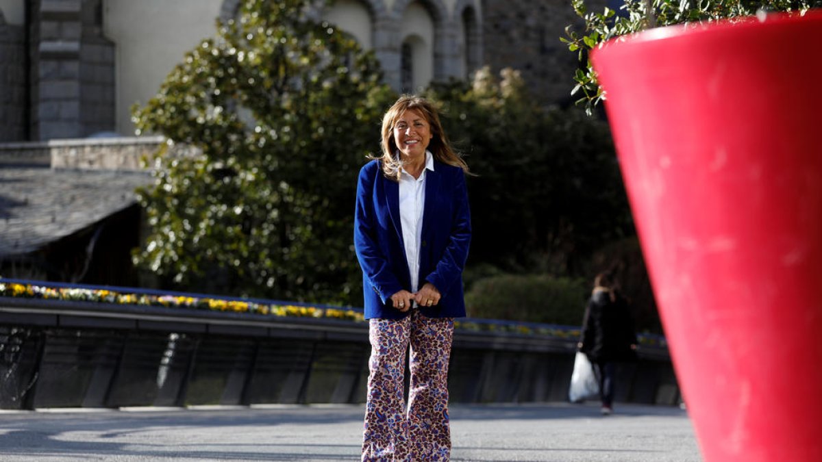 Conxita Marsol a la plaça del Poble de la capital.