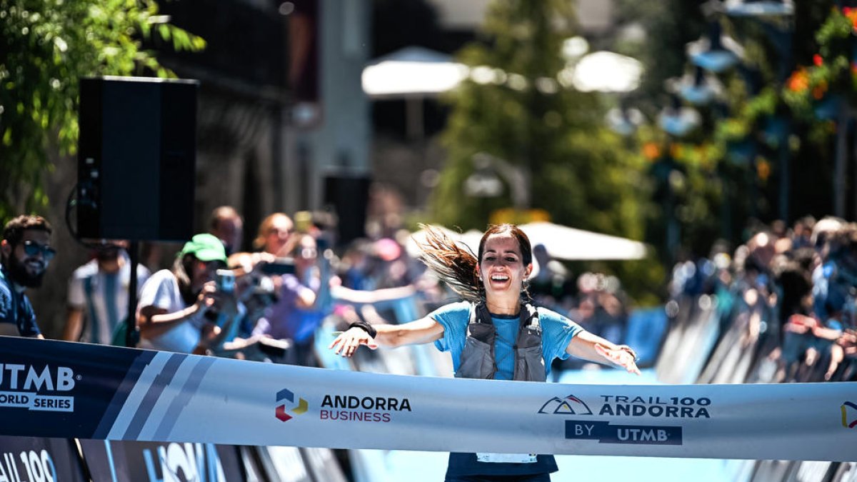 Ari Fenés arriba a la meta després d'una fenomenal cursa, ahir.