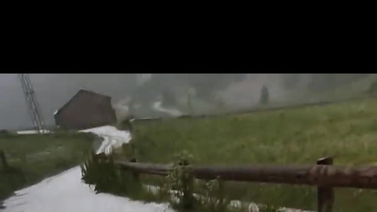 L'usuari NWPD comparteix un vídeo de la pedregada a Instagram.