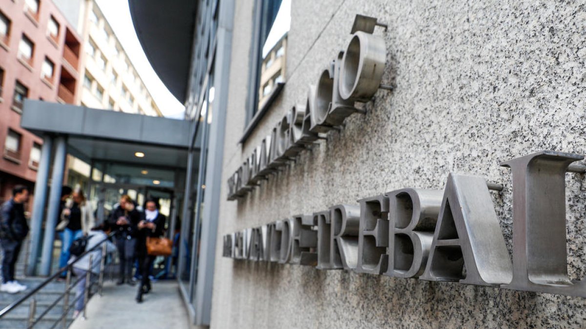 La taxa d'aturats baixa respecte a l'any passat.