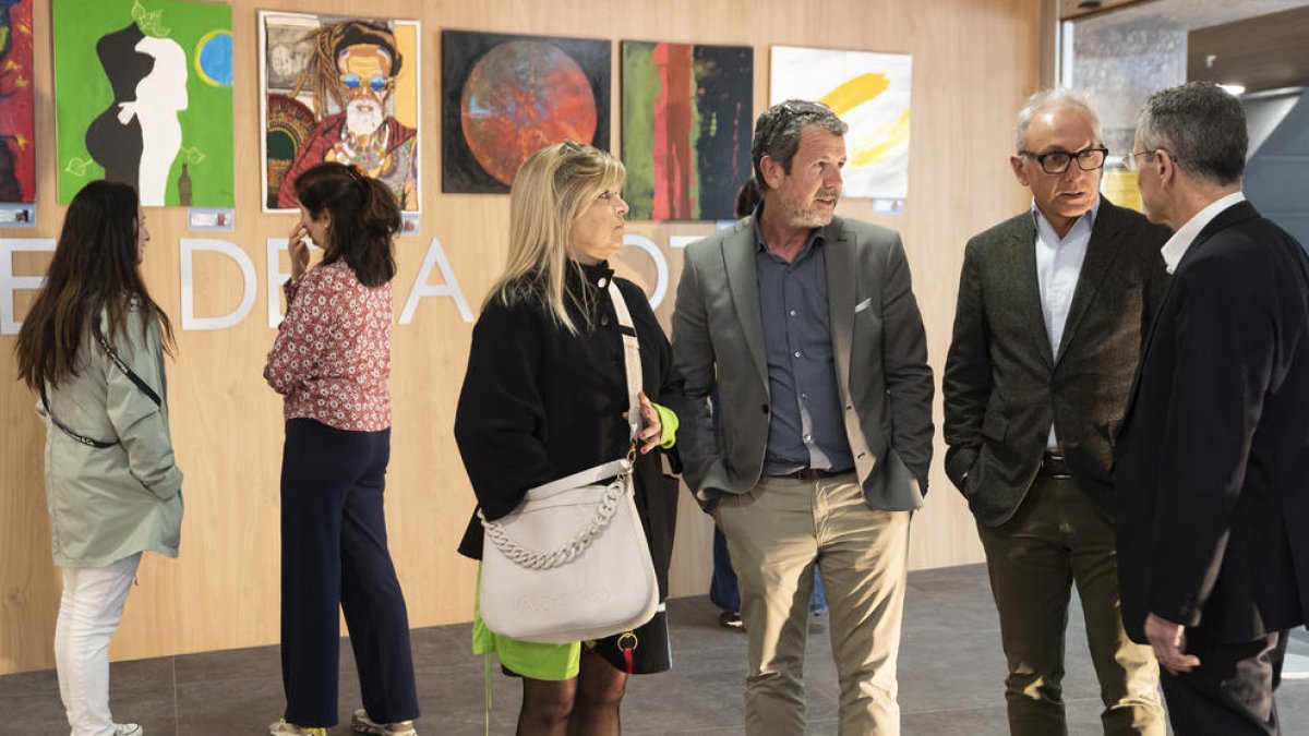 Inauguració de la nova edició de la mostra itinerant de l'Artcamp, 'Colors per al planeta'