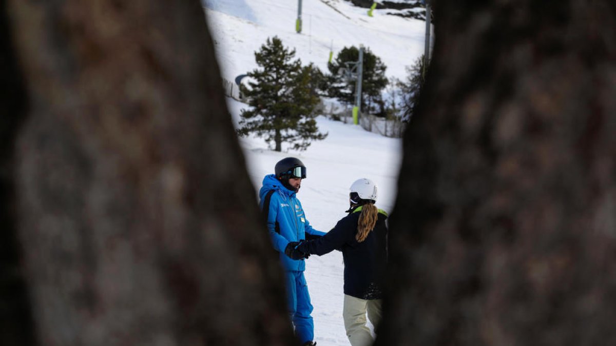 Un monitor de surf de neu de Grandvalira.