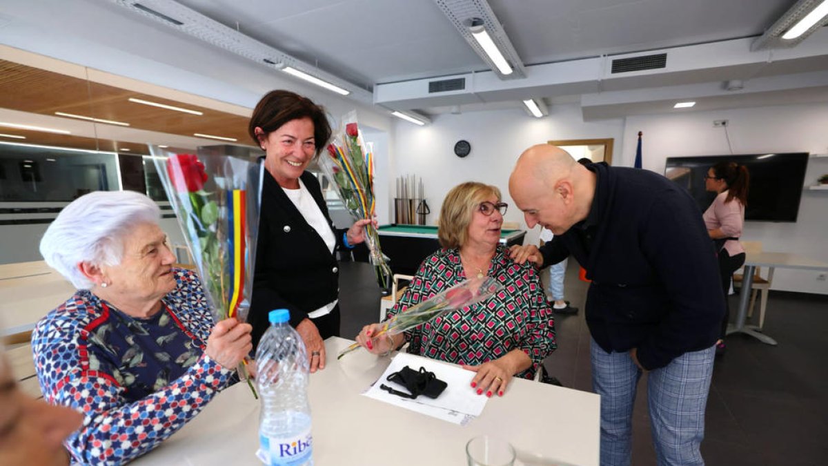 Entrega de roses de Sant Jordi als padrins
