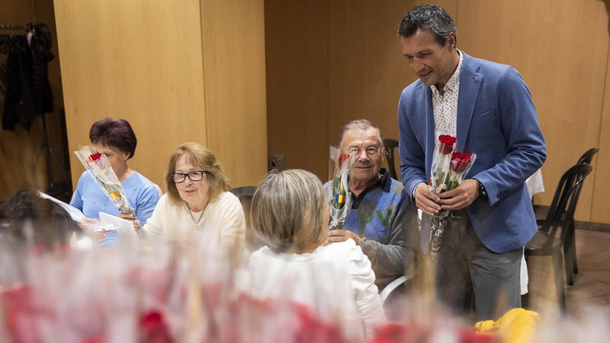 El cònsol major David Astrié durant la celebració de Sant Jordi per la gent gran.