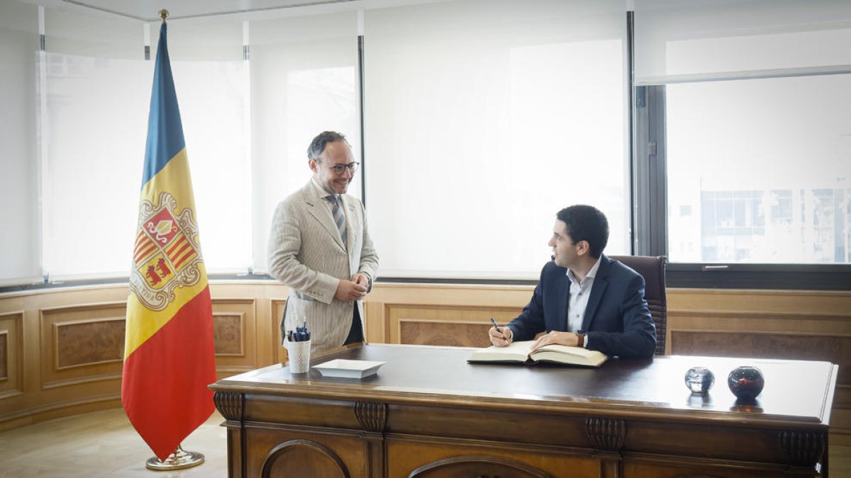 Espot reunit amb l'alcalde de la Seu d'Urgell, Joan Barrera