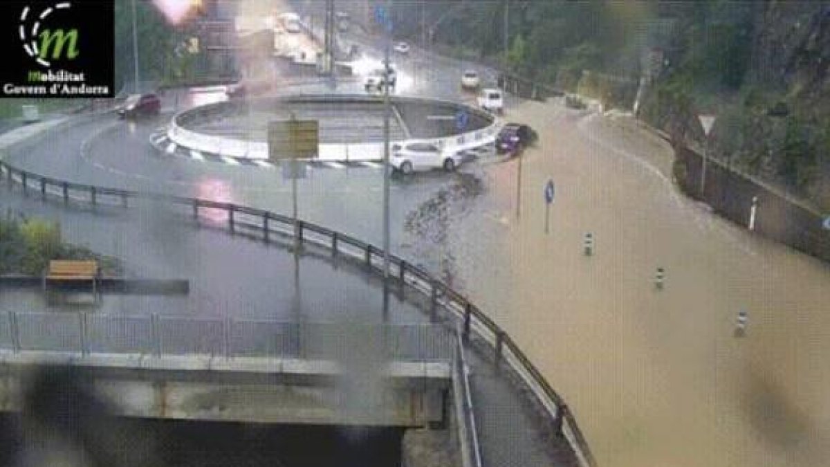 Desbordat un torrent a la zona de la Portalada