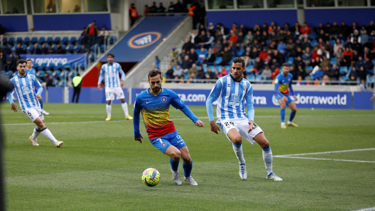 Hevel, en un duel a l'Estadi Nacional.