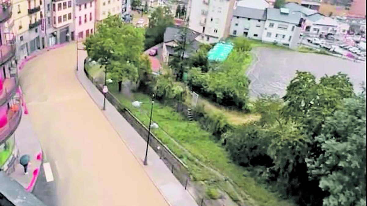 Sant Julià ja té a punt una nova atracció turística: passeigs en gòndola per la Venècia dels Pirineus.