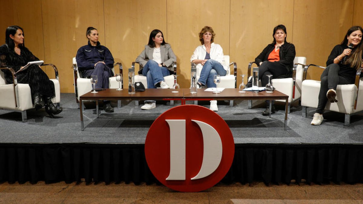 La taula rodona porta el nom de de 'Dones trencant estereotips: les professions tenen gènere?'.