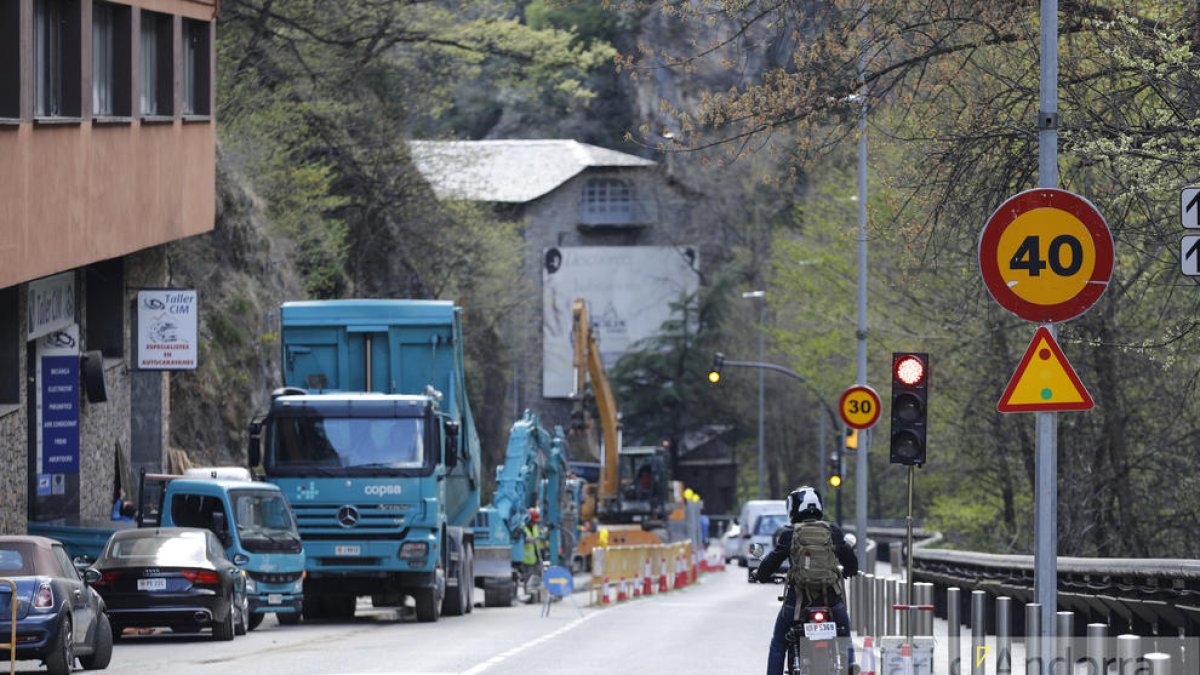 La rasa oberta a l'avinguda del Pont de la Tosca.