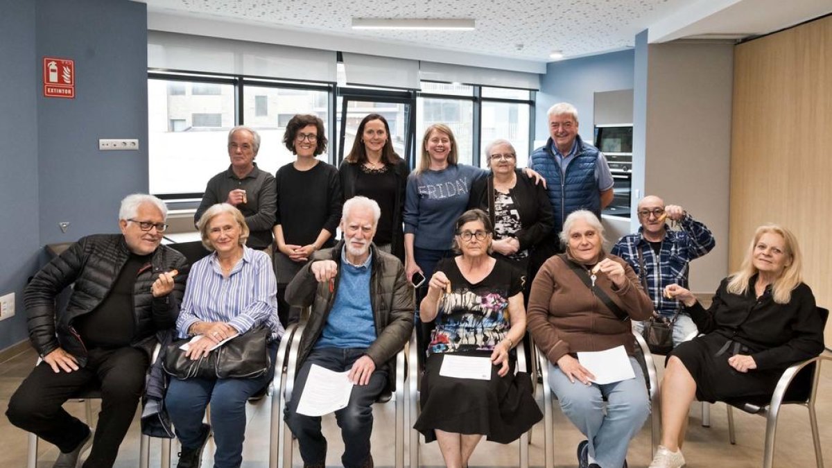 Entrega de les claus dels horts socials als padrins de la Massana