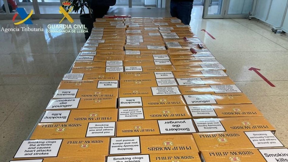 Els paquets de tabac comissats ahir a la Farga de Moles