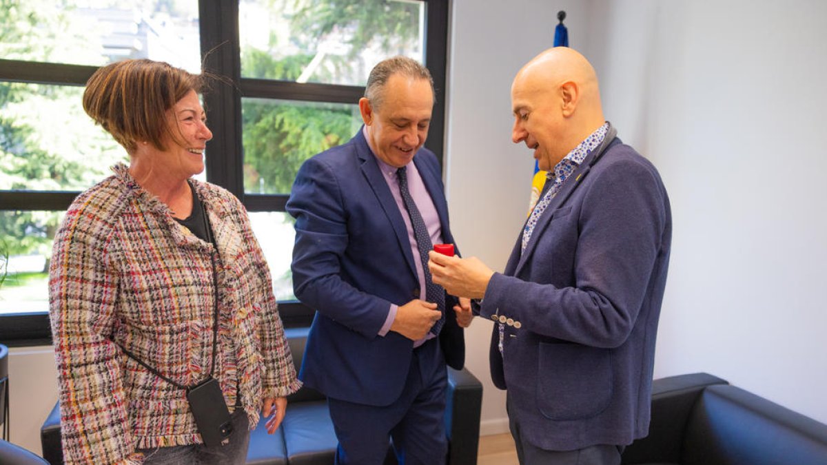 Entrega del pin d'or a Jordi Moreno