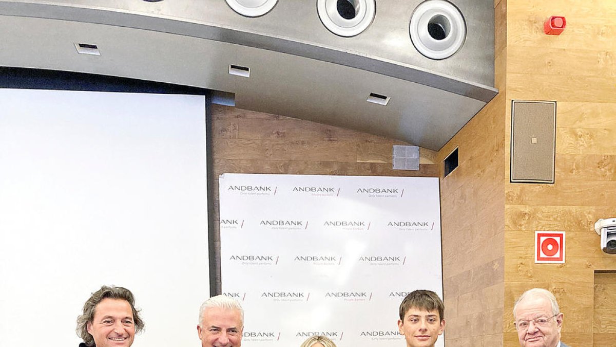 El COA premia els resultats de Max Palmitjavila