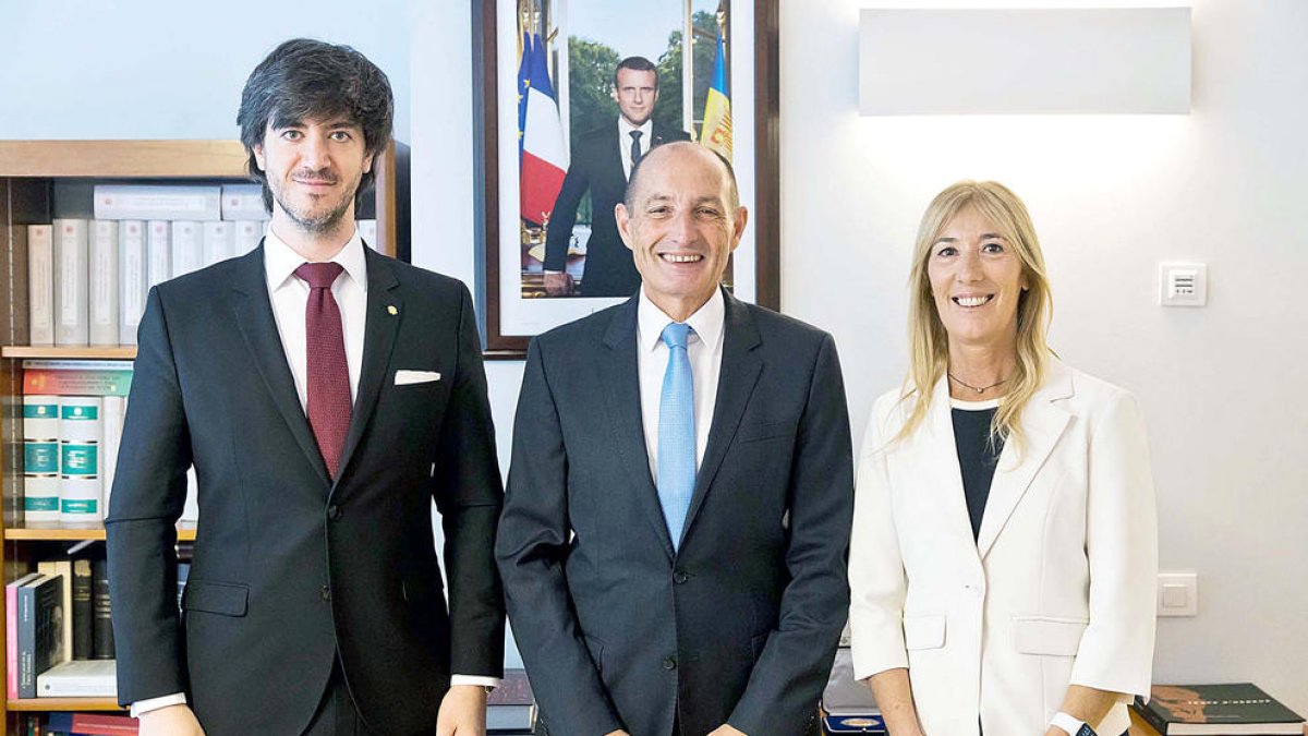 Visita a la delegació del Copríncep francès