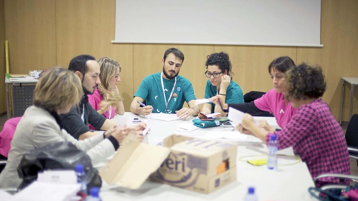 Els organitzadors de l'Ull Nu en una reunió de treball el 2008.