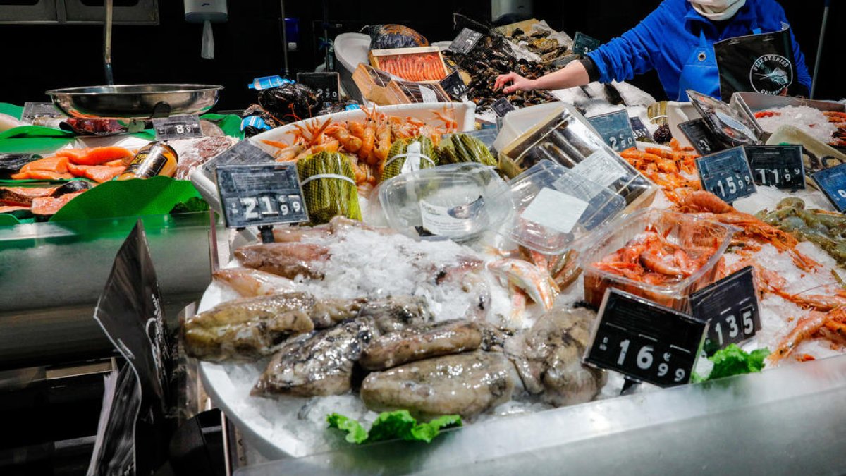 El peix està entre els productes alimentaris que més s'han encarit els últims mesos.