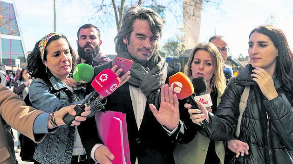Carlos Mur arribant als jutjats de plaça Castilla, a Madrid, el març de 2023.