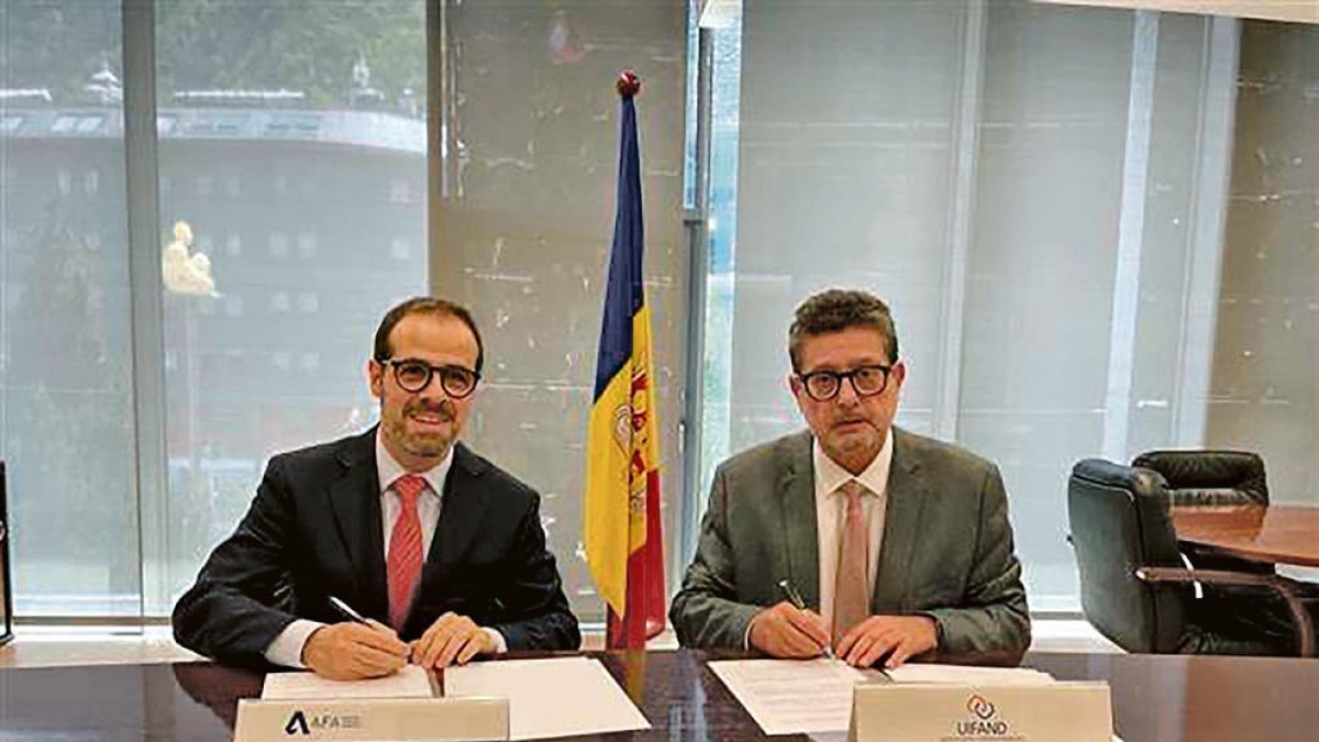 Signatura del nou protocol.