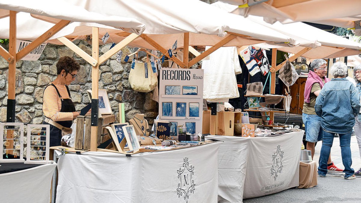 Els visitants van anar passant de forma esglaonada pel Mercat de la Vall.