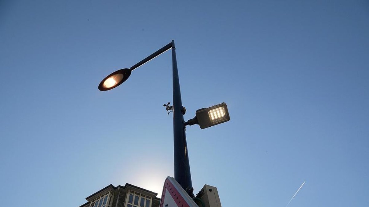 Fanal a la façana de l'edifici de Govern.