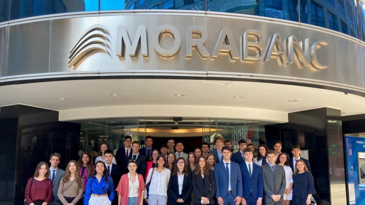 Joves del progama d'estades professionals de MoraBanc