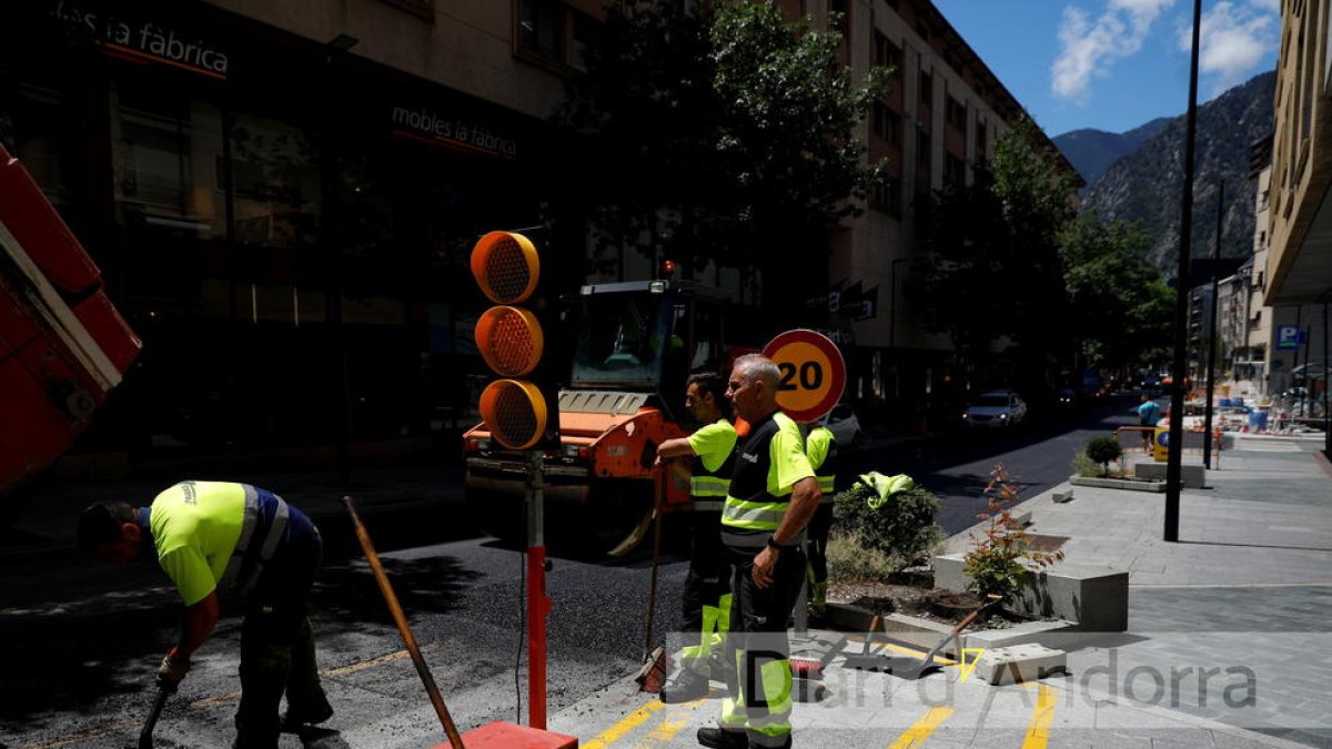 Obres a Prat de la Creu aquesta tarda
