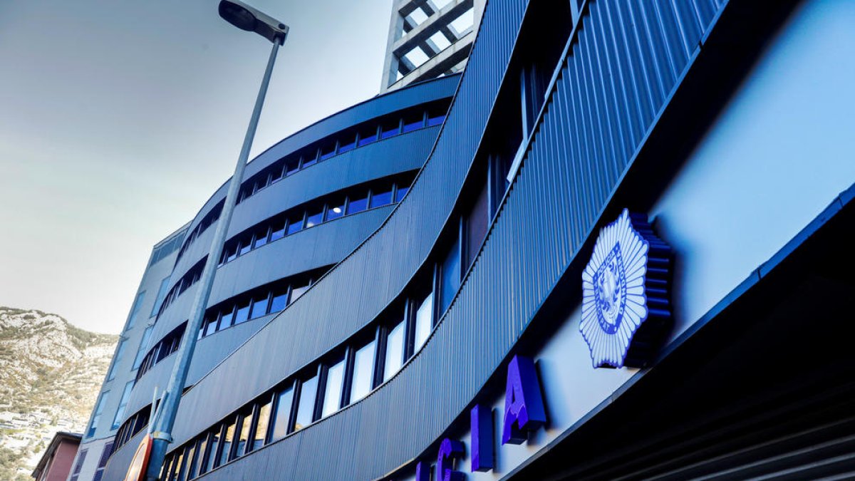 L'edifici de la policia.