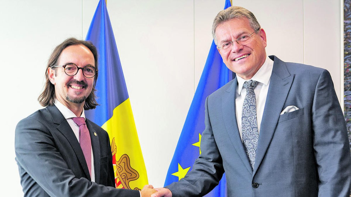 Landry Riba i Maros Sefcovic saludant-se durant la trobada d'ahir.