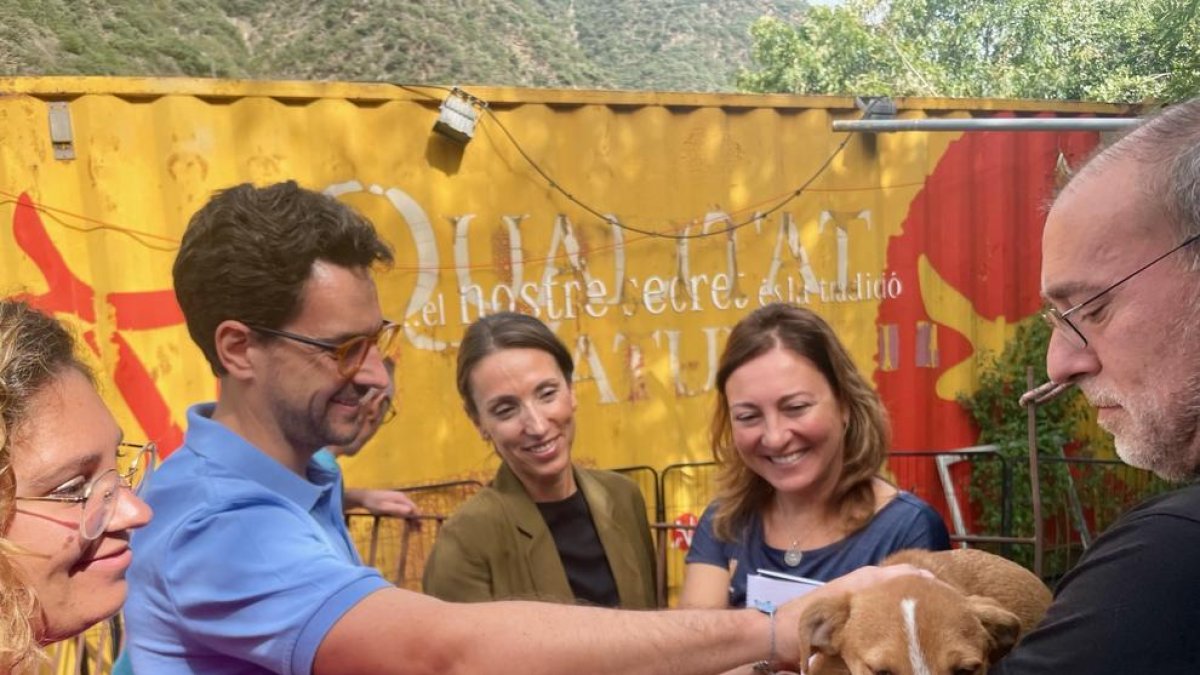Visita del ministre Casal a la gossera