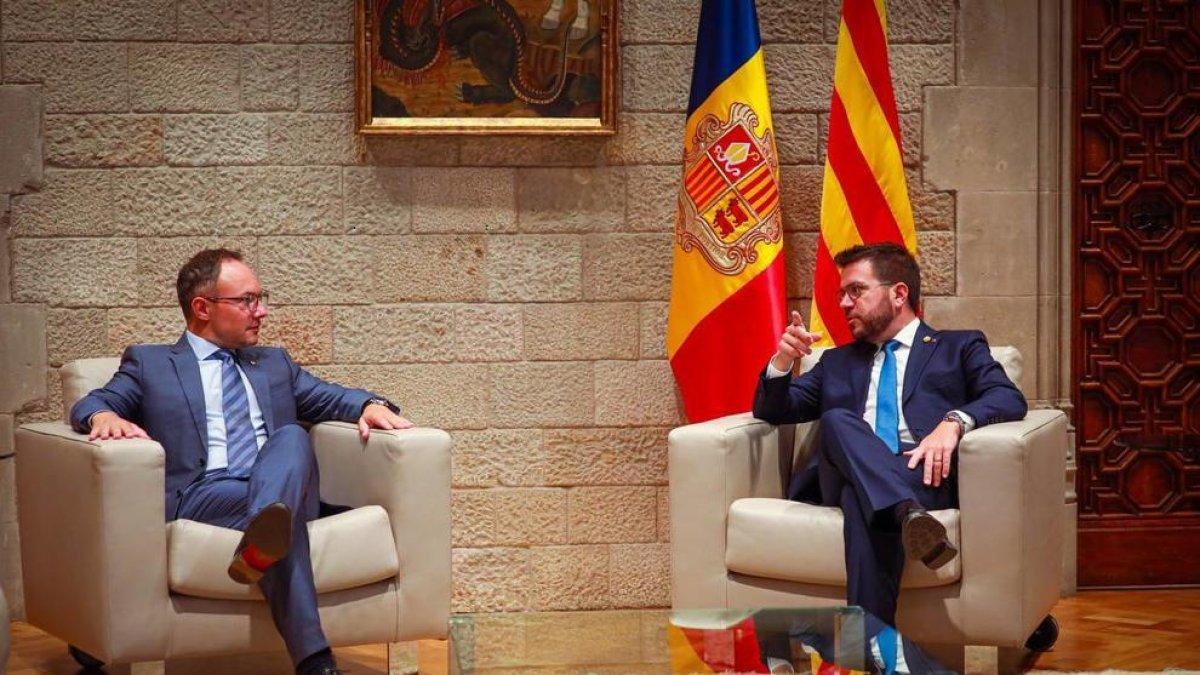 Reunió del cap de Govern, Xavier Espot, amb el president de la Generalitat de Catalunya, Pere Aragonès, al palau de la Generalitat