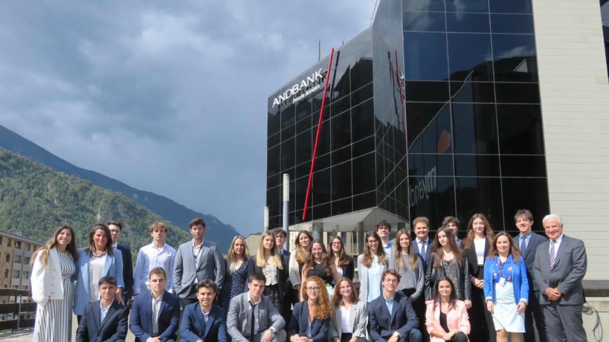 Andbank incorpora 27 joves de pràctiques d'estiu