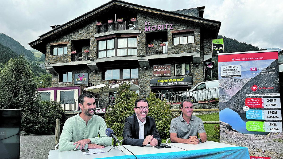 Garrallà, Budzaku i Balcells, ahir a la presentació.